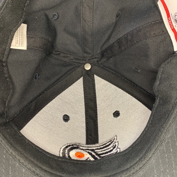 Black Philadelphia Flyers youth hat - NHL - Picture 5 of 5